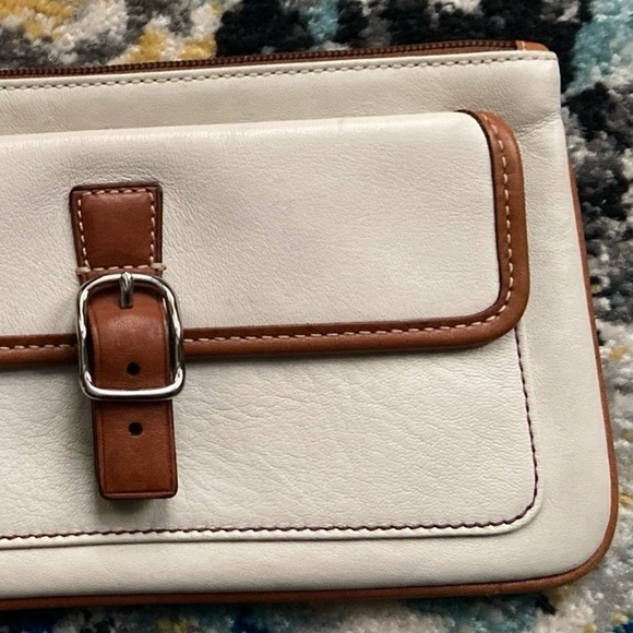 Coach Vintage Hampton Leather White & Brown Trim Clutch Wristlet w/ Buckle - Picture 4 of 6